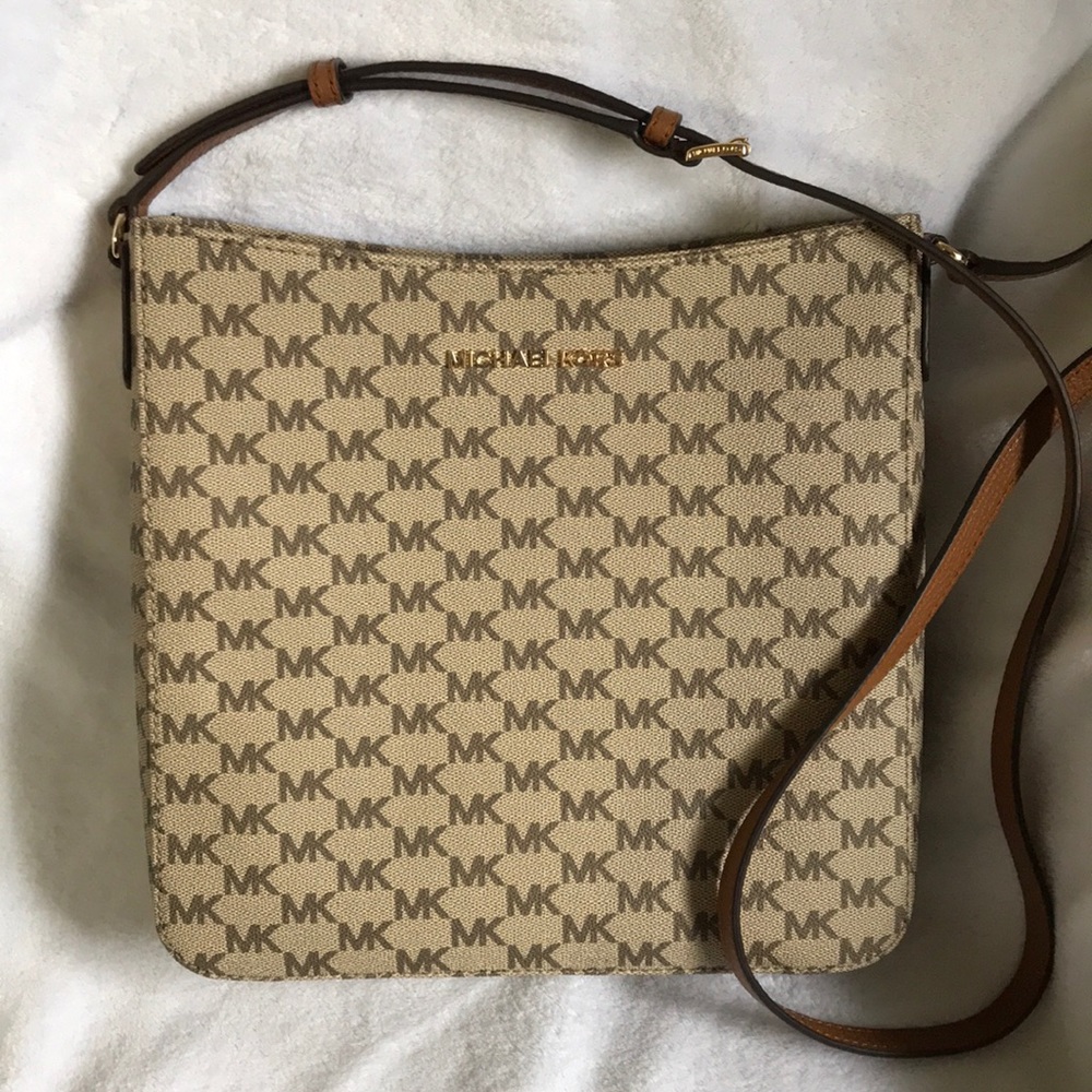 🌸🌸Brand New Michael Kors Crossbody